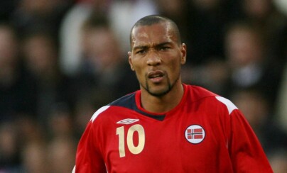 OSLO 20070912: Fotball. John Carew scoret et av målene under EM-kvalifiseringskampen mellom Norge og Hellas på Ullevaal stadion onsdag kveld. Kampen endte 2-2.
Foto: Håkon Mosvold Larsen / SCANPIX .